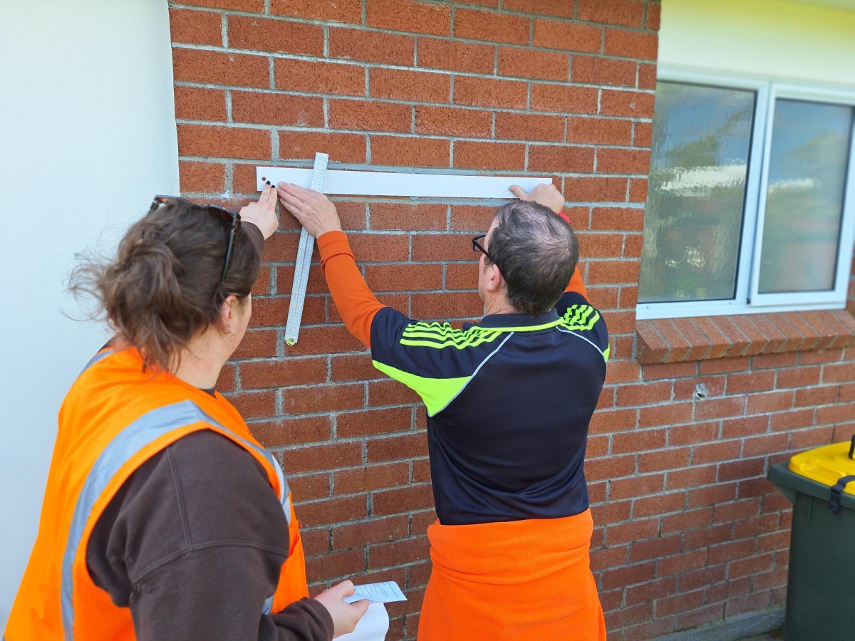 An Charline Gresseve Chris Beattie Attend to a task v2